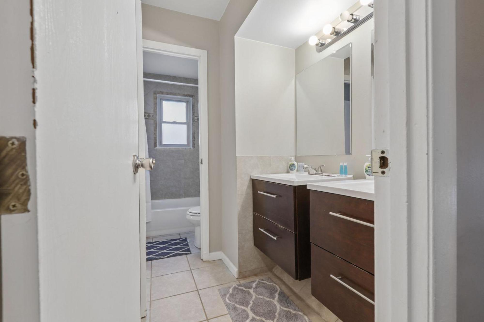 Housepitality - The Woodward Park Charmer - 4br Holiday home *