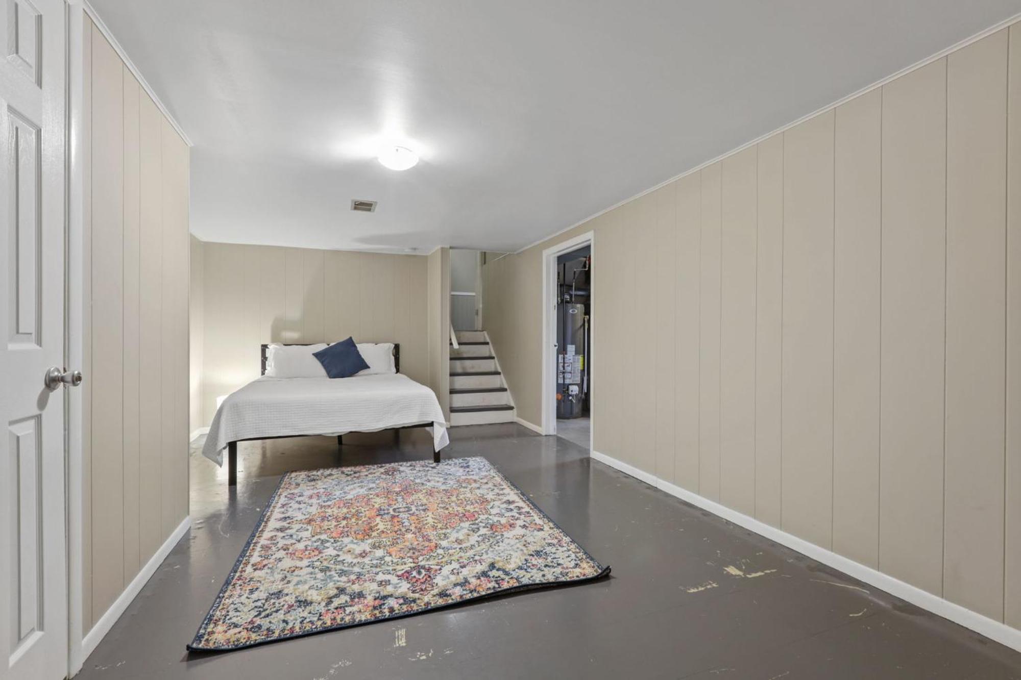 Housepitality - The Woodward Park Charmer - 4br
