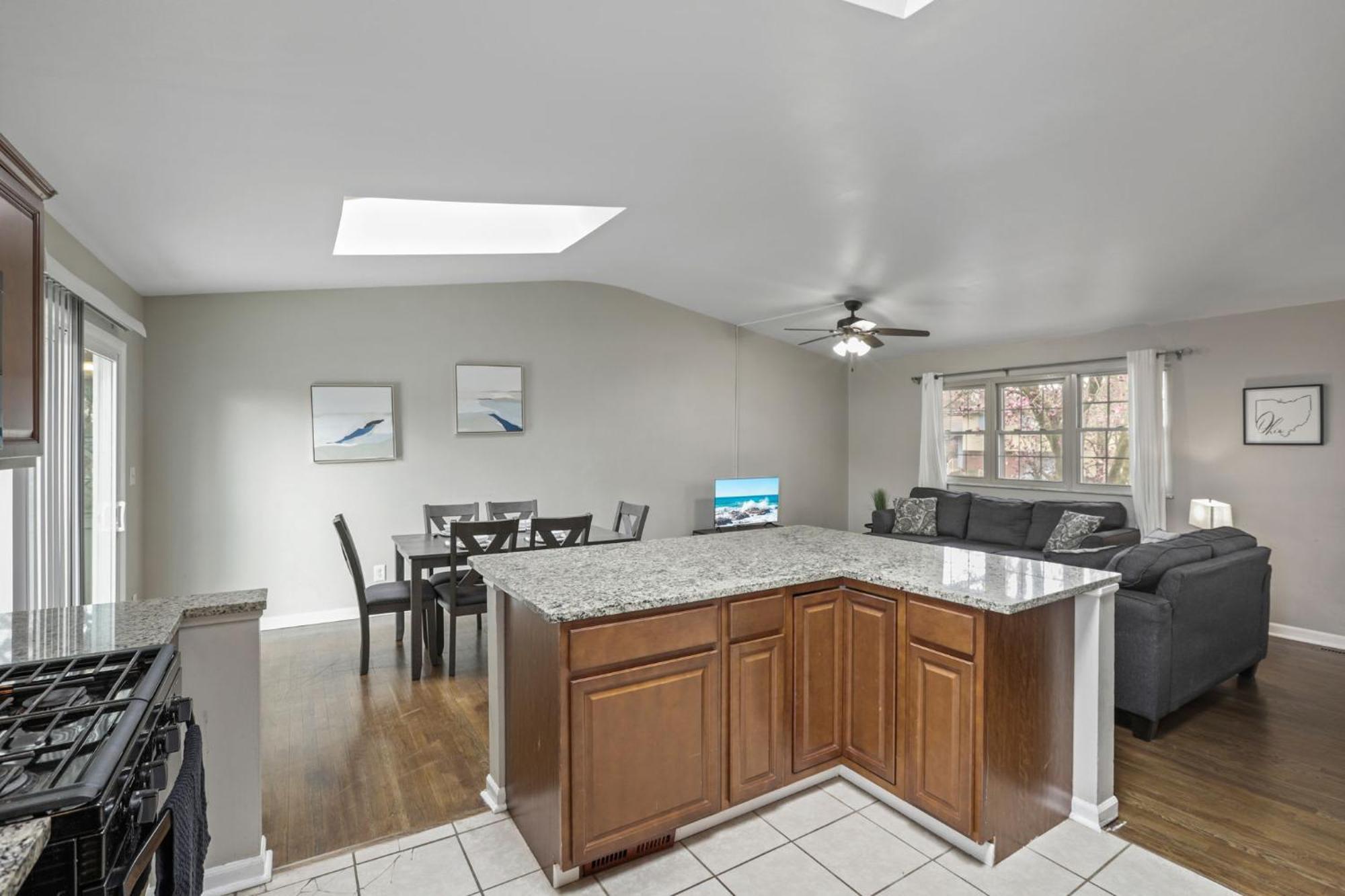 Housepitality - The Woodward Park Charmer - 4br Columbus