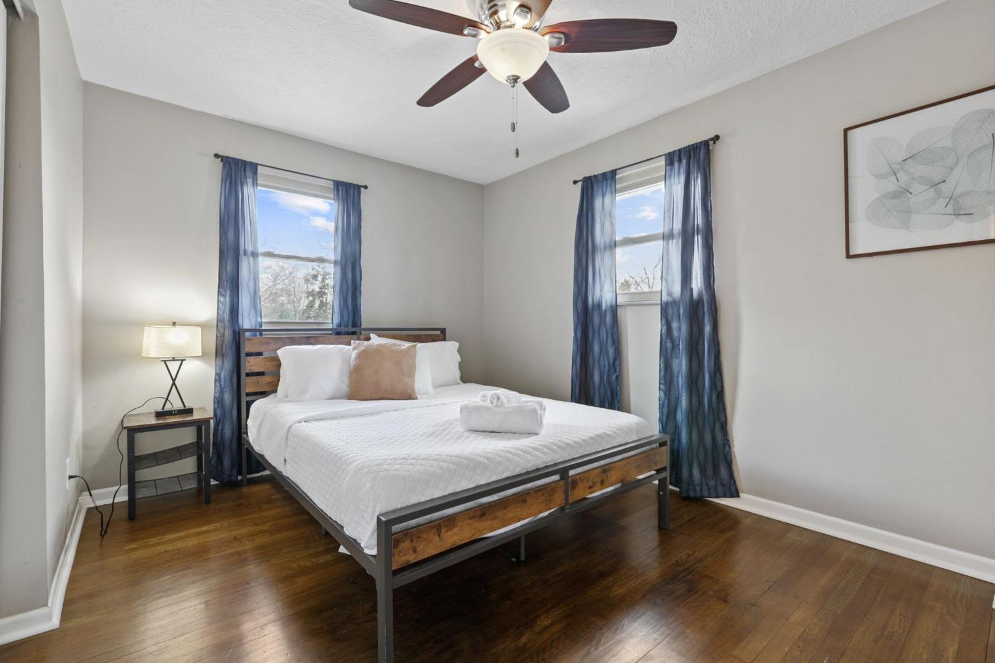 Housepitality - The Woodward Park Charmer - 4br Holiday home